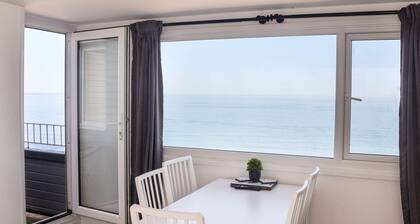 8 Seaview @ Bridlington Bay