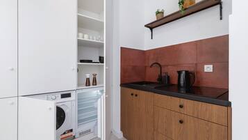 Studio, Terrace | Private kitchen | Microwave, cookware/dishes/utensils