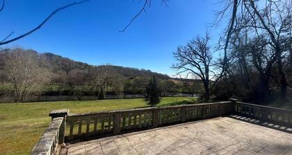 Private room for 4 guests at Domaine de Puygiraud sur L'Anglin