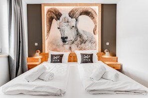 2 bedrooms, travel crib, free WiFi, bed sheets