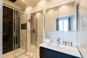 Bathtub, hair dryer, towels