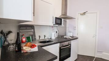 Cookware/dishes/utensils
