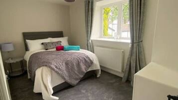 2 間睡房、熨斗/熨衫板、Wi-Fi、床單