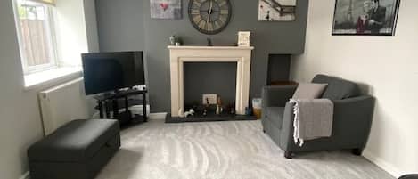 Smart TV, fireplace