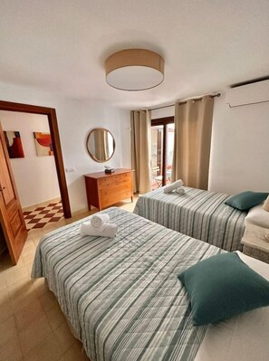 1 chambre, fer et planche à repasser, Wi-Fi, draps fournis