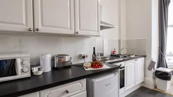 Cookware/dishes/utensils
