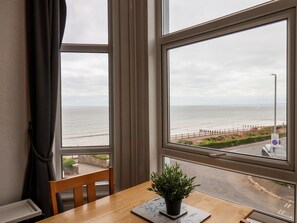 Dining - 4 Beach View @ Beaconsfield House (Bridlington)