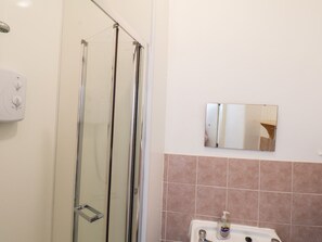 Shower - 4 Beach View @ Beaconsfield House (Bridlington)