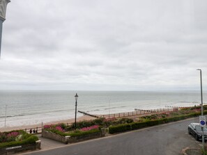 Beach/ocean view - 4 Beach View @ Beaconsfield House (Bridlington)