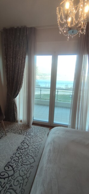 3 bedrooms, in-room safe, iron/ironing board, WiFi