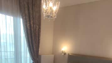 3 bedrooms, in-room safe, iron/ironing board, WiFi