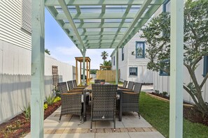 屋外ダイニングエリア