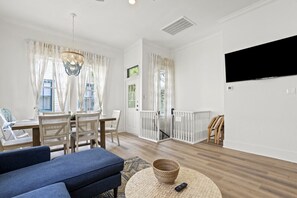 Smart-TV, videospill, fotballspill og stereoanlegg