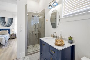 Hårføner og håndklær