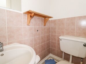 Shower - 5 Beach View @ Beaconsfield House (Bridlington)