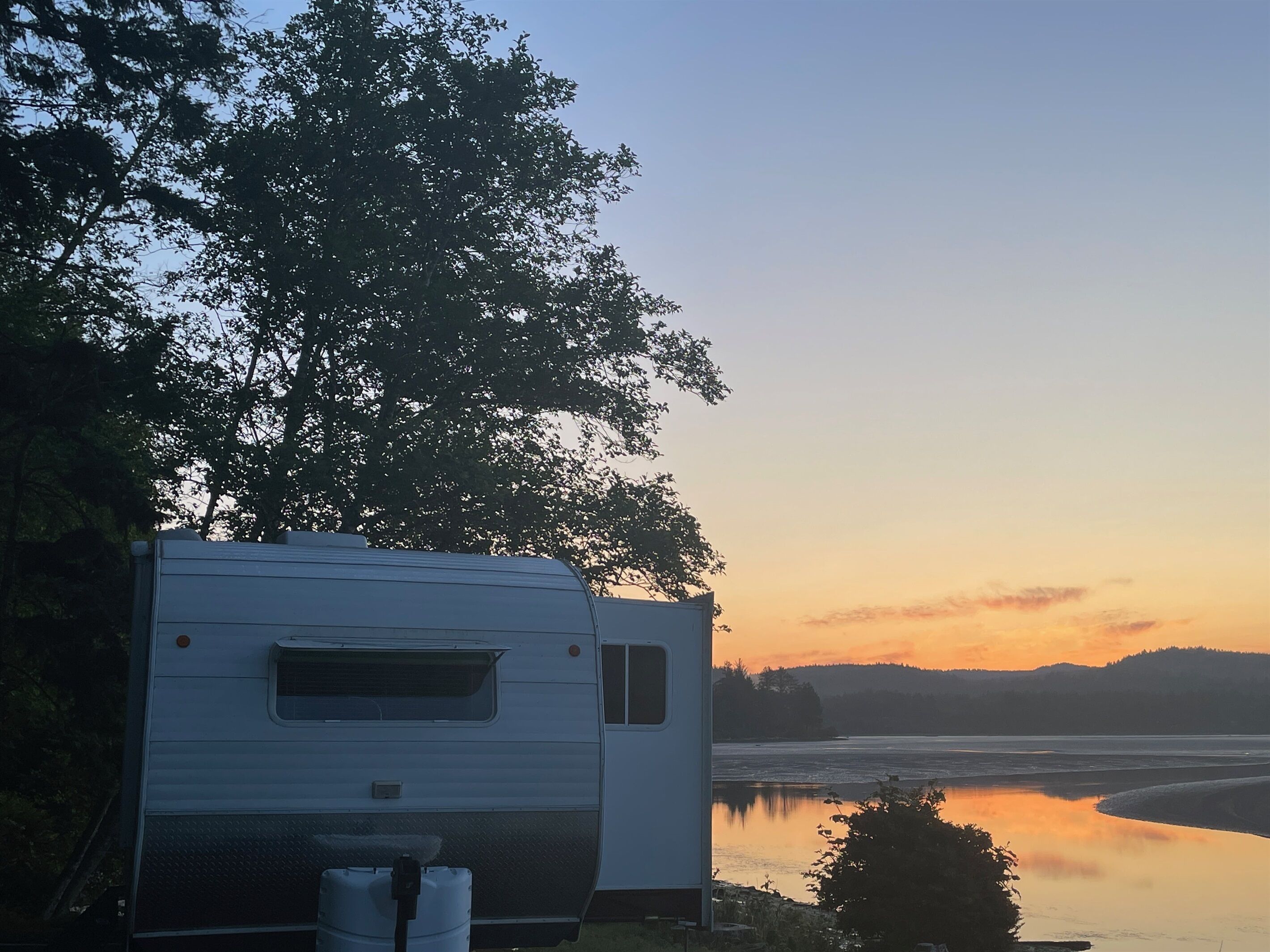 Waterfront Glamping, Retro Camper on Alsea Bay in Waldport Oregon