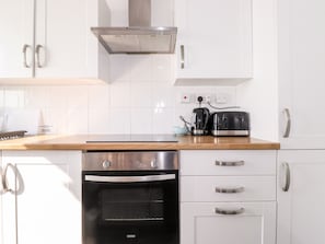 Cookware/dishes/utensils