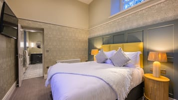 Rose Cottage, 2 Bedrooms, Garden View, Ground Floor | Premium bedding, Select Comfort beds, in-room safe