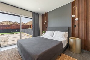 5 bedrooms, iron/ironing board, WiFi, bed sheets - Boulders-PoolSpa-MiniGolf (Joshua Tree)
