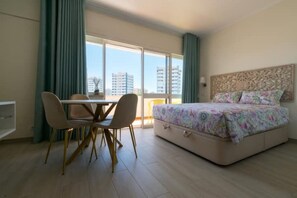 1 chambre, fer et planche à repasser, lit parapluie, Wi-Fi gratuit