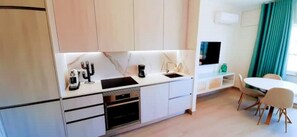 Kühlschrank, Ofen, Herdplatte, Geschirrspüler