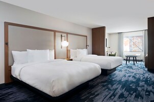 Escritorio, wifi gratis y ropa de cama 