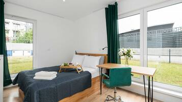 2 Schlafzimmer, Schreibtisch, Bügeleisen/Bügelbrett, WLAN