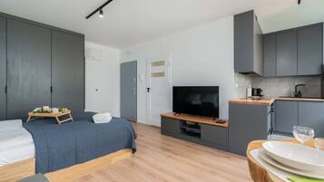 Iron/ironing board, WiFi, bed sheets