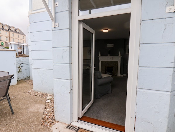 المنطقة المحيطة بالمنشأة