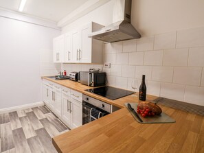 Batterie de cuisine, vaisselle et ustensiles