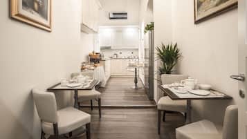 Café da manhã continental todos os dias (EUR 5 por pessoa)