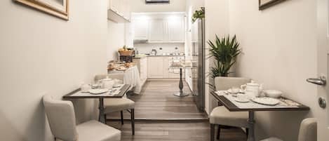 Petit déjeuner continental (5 EUR par personne)