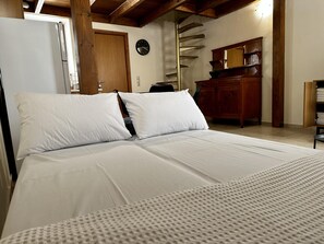 1 bedroom, iron/ironing board, free WiFi, bed sheets - City Center 1-bed House in Heraklion (Heraklion)