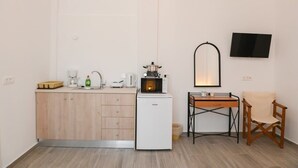 Interior - Santorini Life Vibrant Studio Only 50m from the Beach (Perissa Santorini)