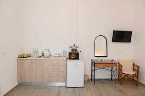 Interior - Santorini Life Vibrant Studio Only 50m from the Beach (Perissa Santorini)