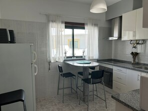 Microwave, oven, stovetop, coffee/tea maker - Cozy apartment in a quite area among nature, just 700 mts from Falesia beach (Albufeira)
