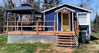 Cozy cottage in Grand Tracadie PEI minutes away from PEI's beautiful beaches.