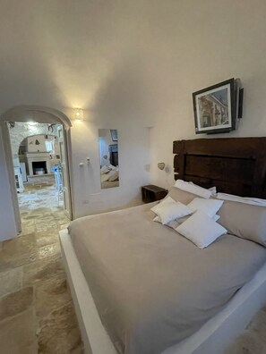 3 bedrooms, travel crib, free WiFi, bed sheets - 3 Bedroom Private vacation home in locorotondo (locorotondo)