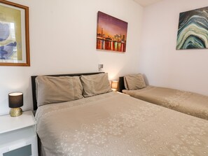 1 bedroom, individually decorated, individually furnished, free WiFi - 8 Beach View @ Beaconsfield House (Bridlington)