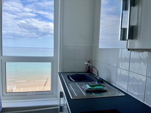 8 Beach View @ Beaconsfield House