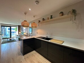 Interior - The Snug, Near To Theatre, Barbican, Hoe and Shops (Plymouth)