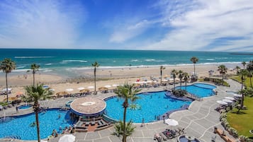 Lämmitetty uima-allas