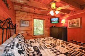 Room - Log cabin with pool table & hot tub-sleeps 8! (Pigeon Forge)