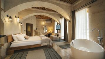 Deluxe Suite | Frette Italian sheets, premium bedding, down duvets, memory-foam beds