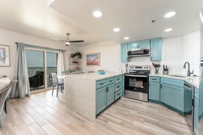 Fridge, microwave, stovetop, dishwasher