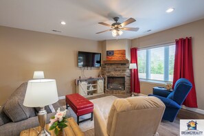 TV, fireplace