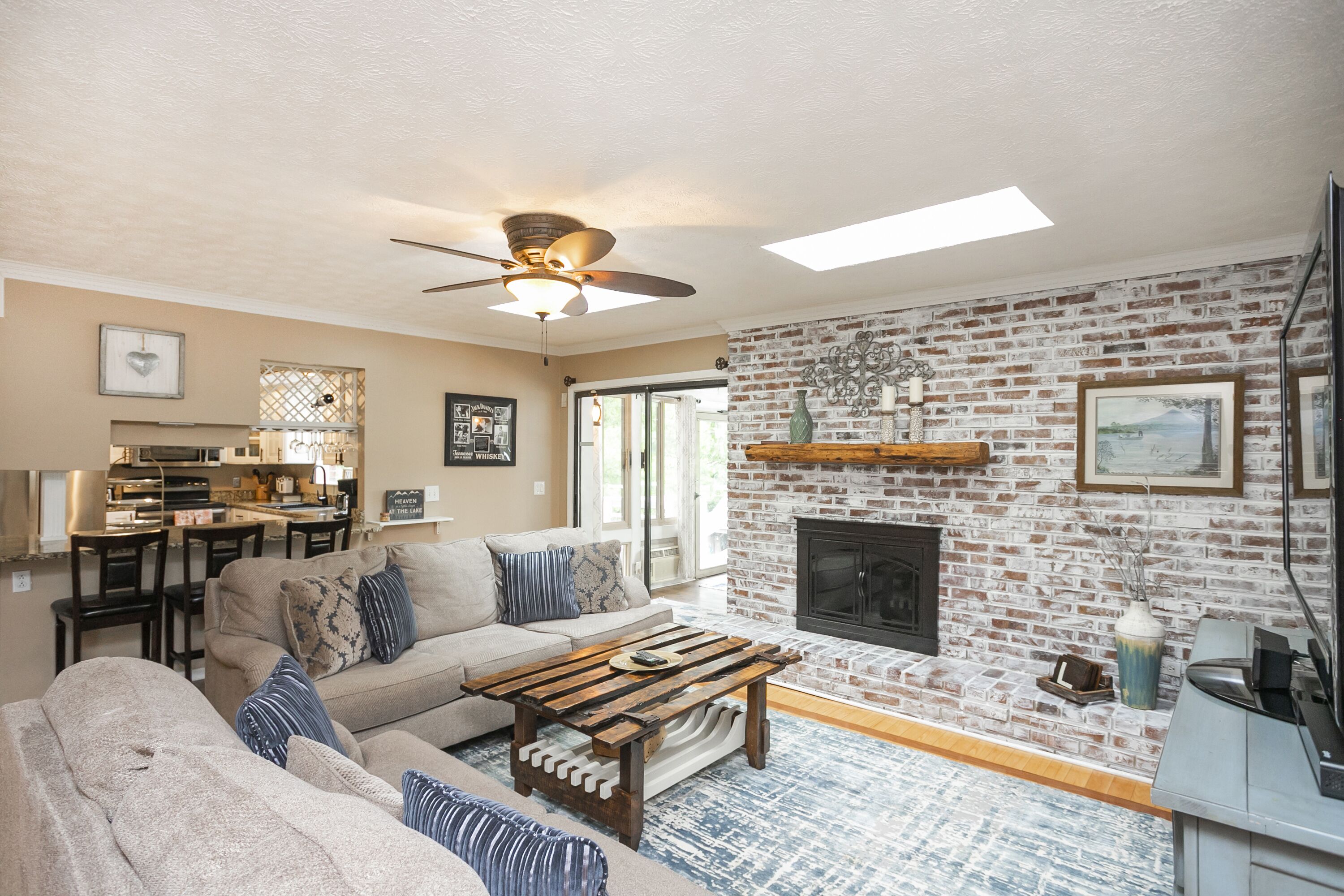 智能电视、壁炉、乒乓球