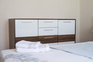 2 bedrooms, iron/ironing board, WiFi, bed sheets