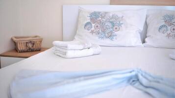 2 chambres, fer et planche à repasser, Wi-Fi, draps fournis