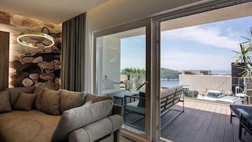 Panoramic Apartment, 2 Bedrooms, Sea View | Terrace/patio